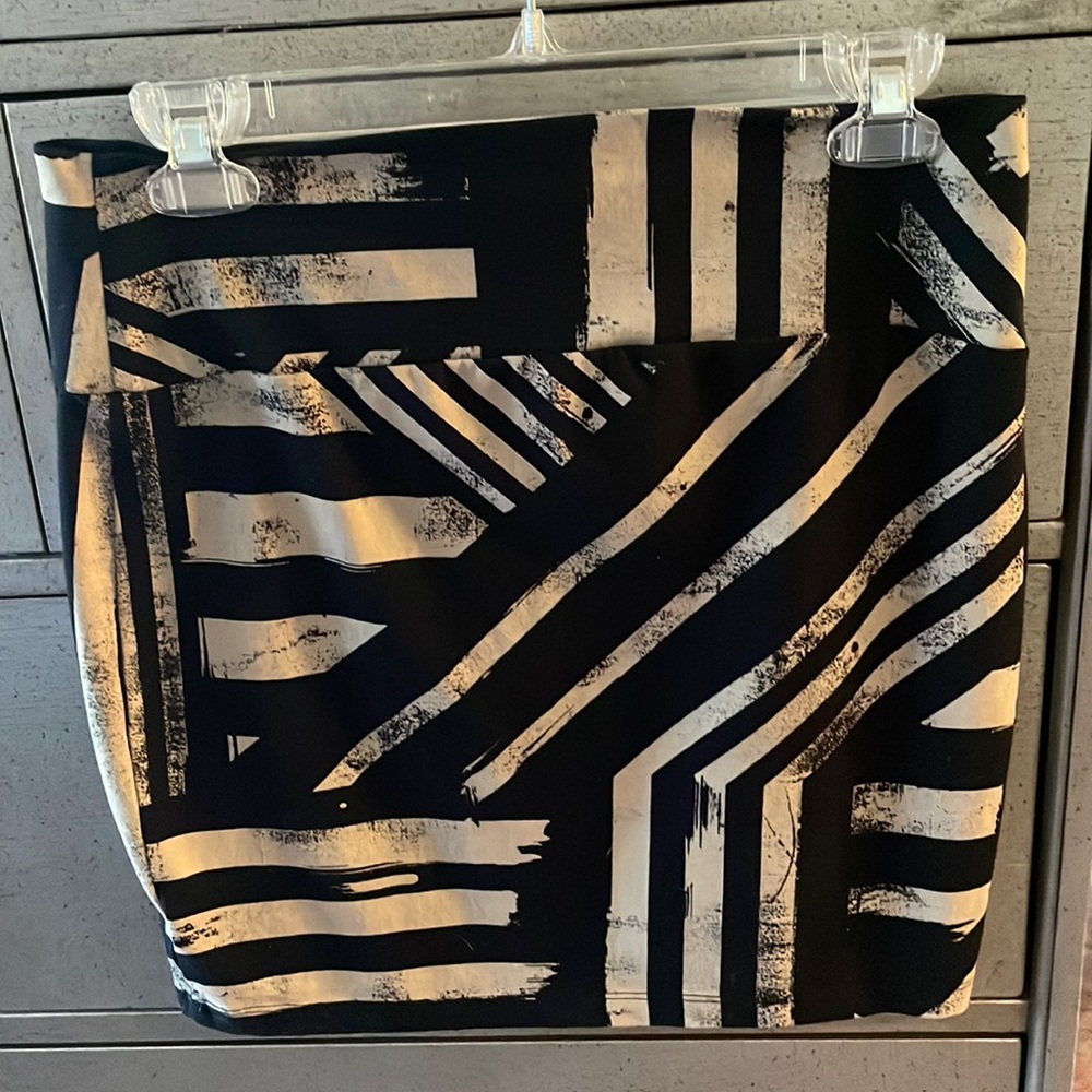 Cute, high waited skirt! Size Large. 17 inches in length. Brand NEW condition.